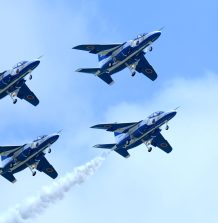 稲刈りブルーインパルス